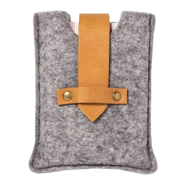 NWT Hearth & Hand Magnolia Playing Cards with Felt Case - Picture 2 of 2